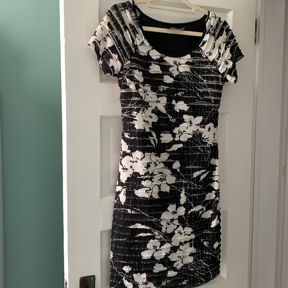 Great little dress! Black and white floral dress.